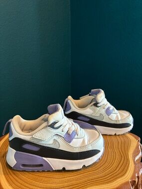 Nike Kids White & Lavender Low-Top Sneakers Velcro strap 10c